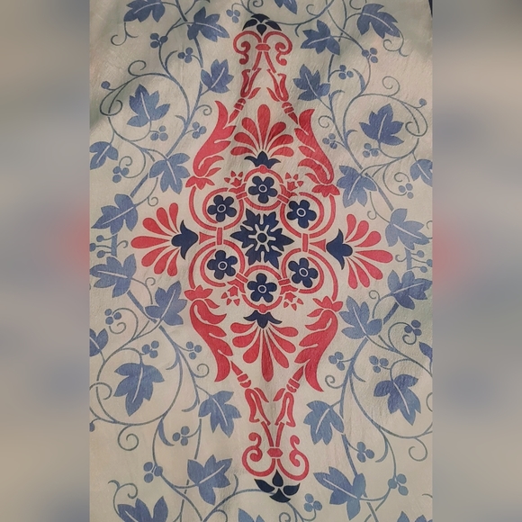 ⭐️LUXURY HOST PICK⭐️ Diane Von Furstenberg silk scarf size 58x11 - Picture 5 of 7